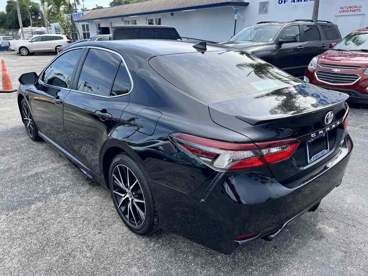 Toyota Camry Se Auto (se) Sedan Image 9