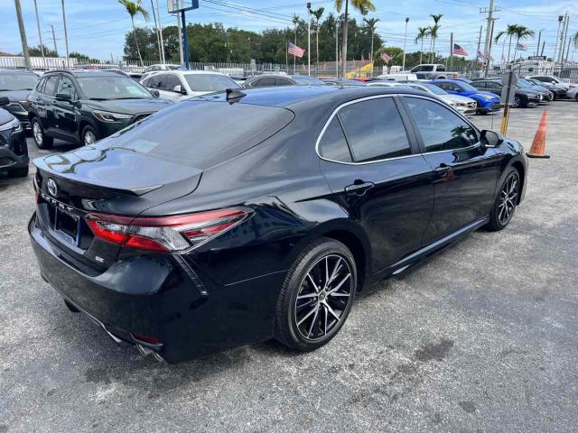 Toyota Camry Se Auto (se) Sedan Image 2