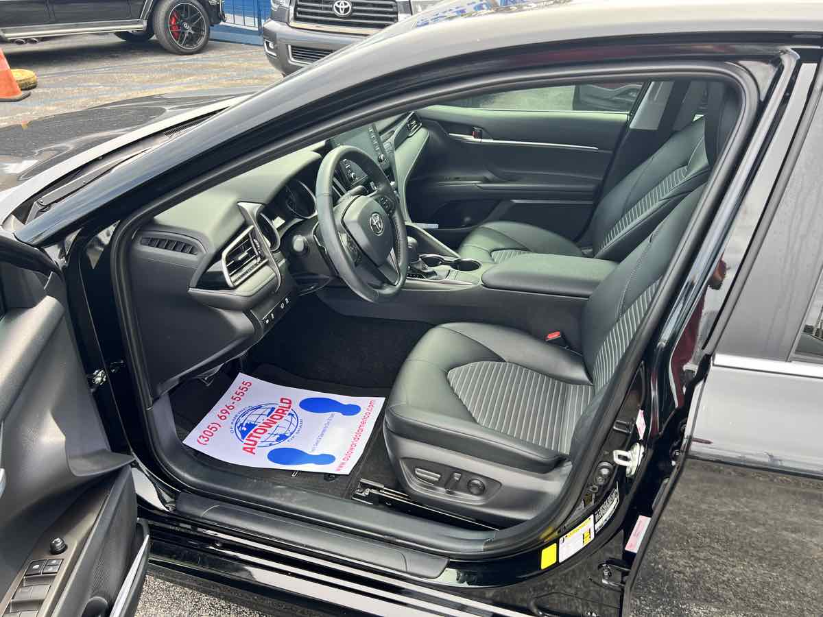 Toyota Camry Se Auto (se) Sedan Image 8