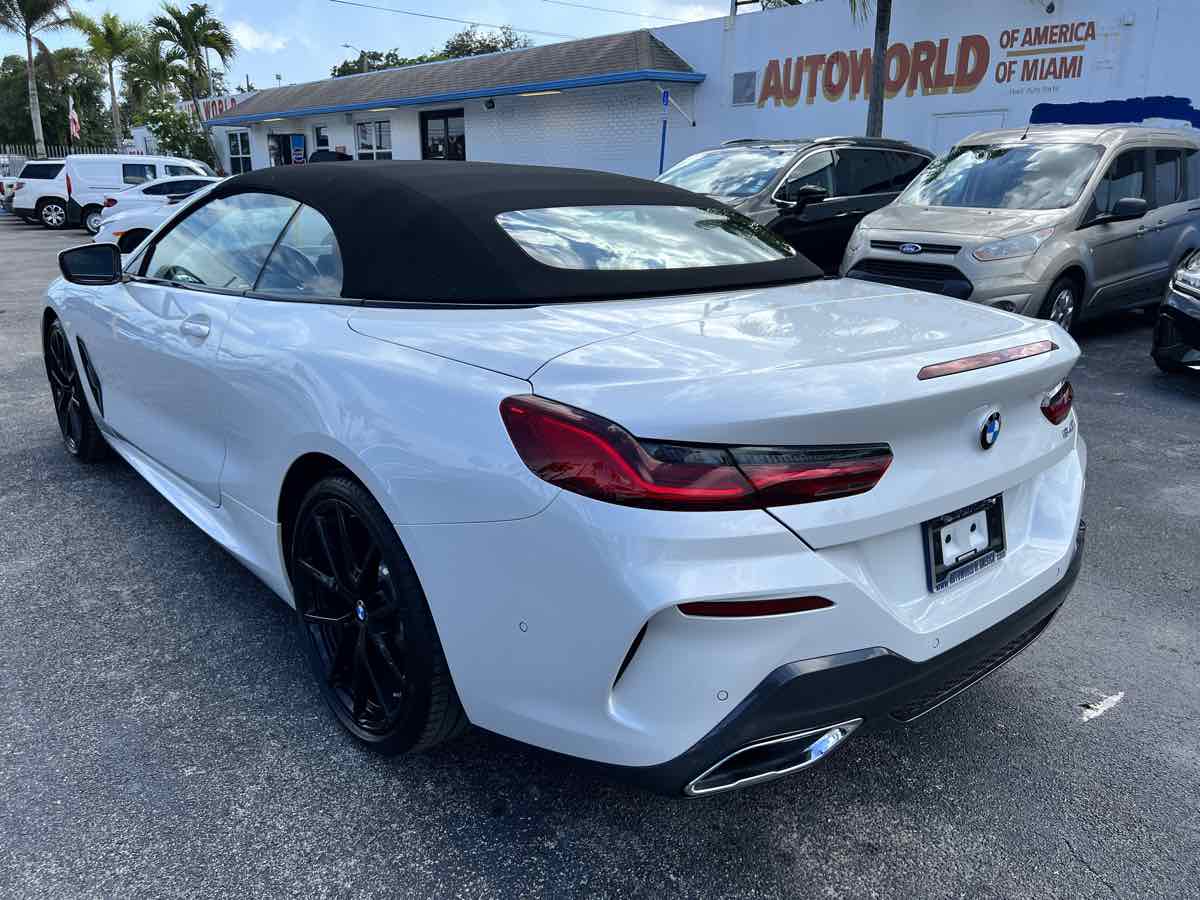 BMW 8 Series 840i Convertible Image 3