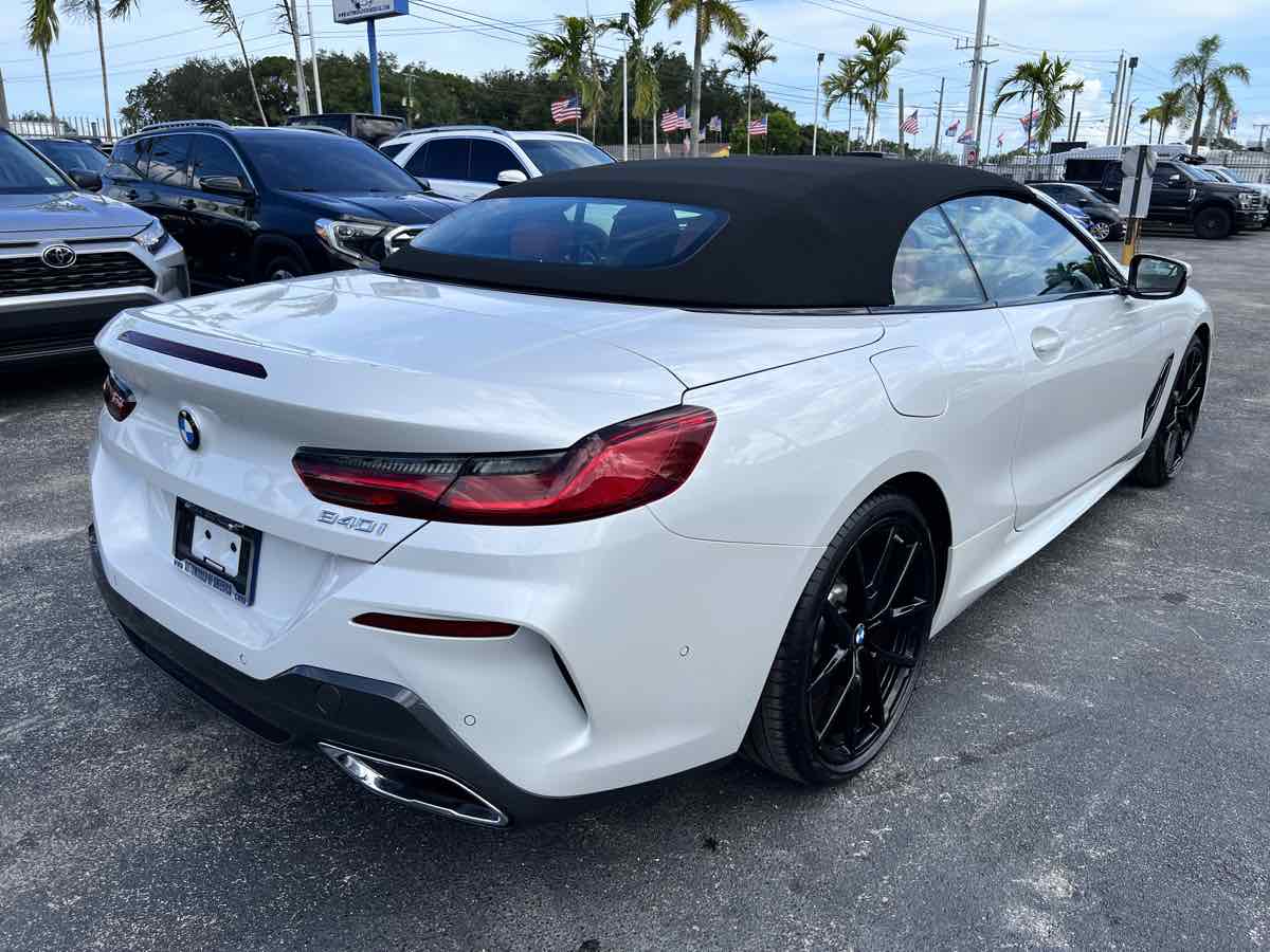BMW 8 Series 840i Convertible Image 9