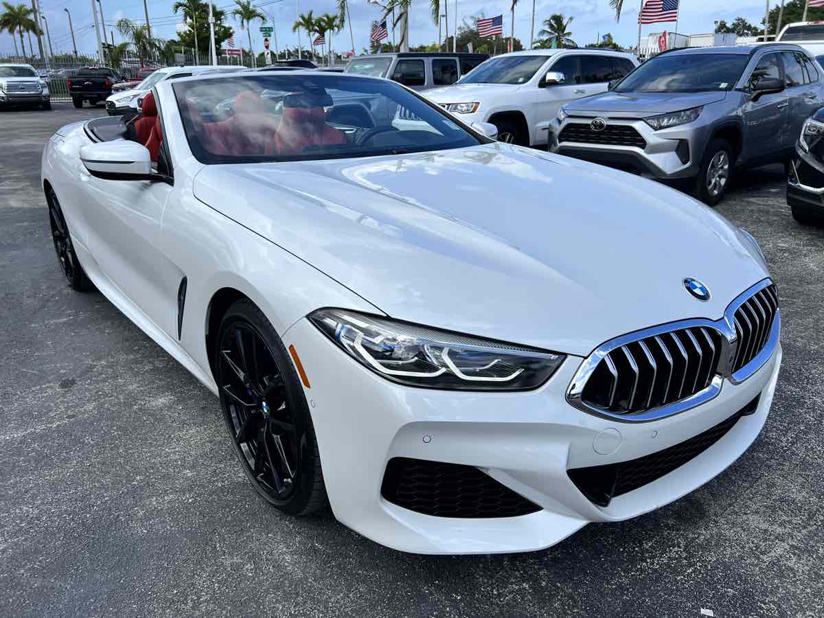 BMW 8 Series 840i Convertible Image 2